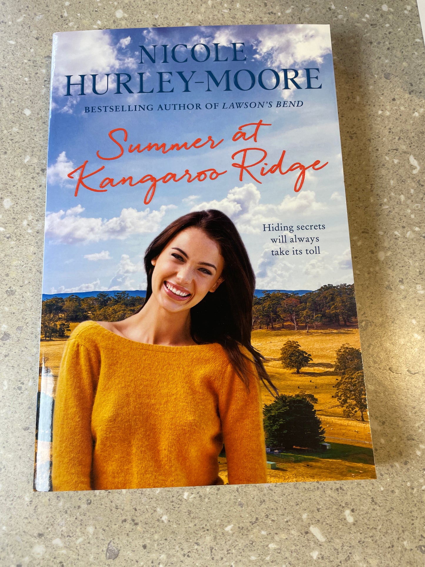 Book : Summer at kangaroo ridge by Nicole Hurley-Moore