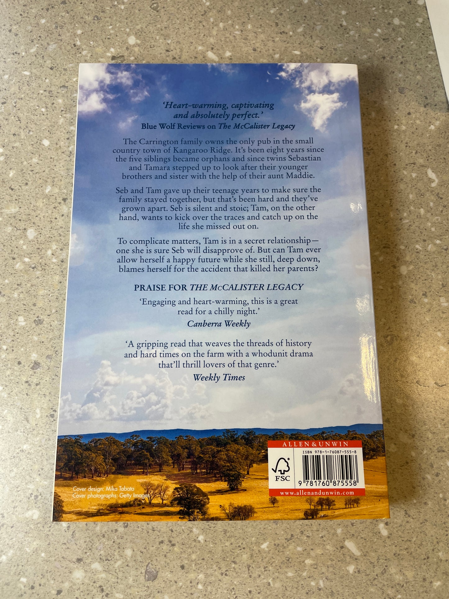 Book : Summer at kangaroo ridge by Nicole Hurley-Moore