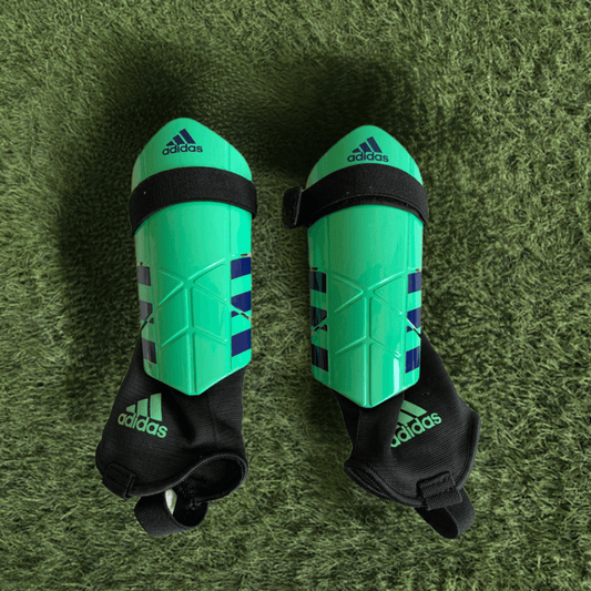 Adidas shin pads size medium age 14-17 junior - Scroll through thrift