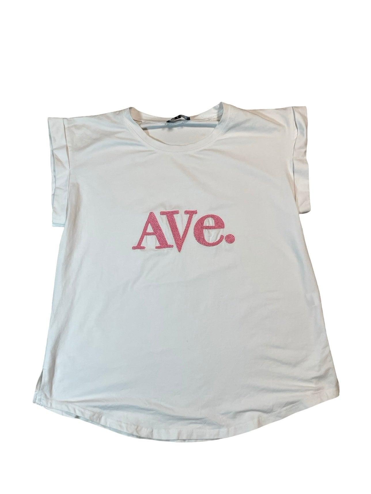 Ave Womens tshirt size Small - Scroll through thrift