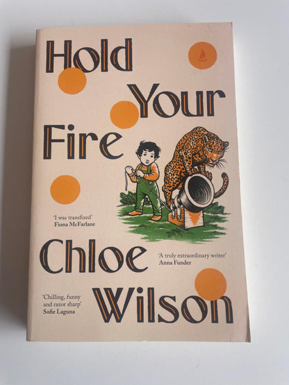 Book : Hold your fire by Chloe Wilson - Scroll through thrift