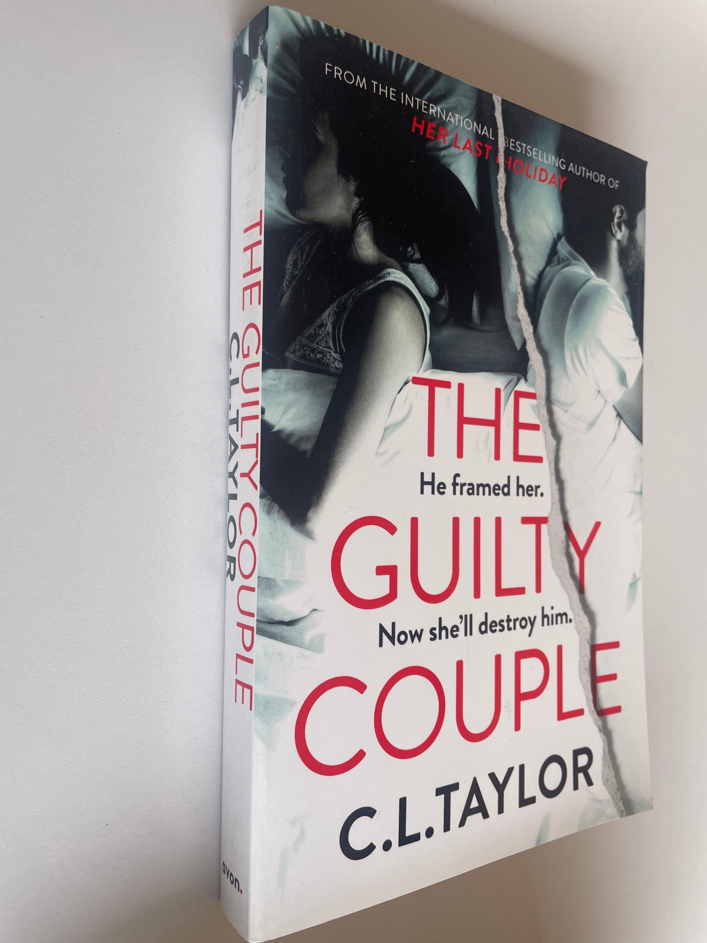 Book : The guilty couple by C.LTaylor - Scroll through thrift