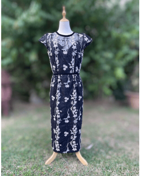 Bronx and Banco Embroidered Cocktail Dress Size Xl - Scroll through thrift