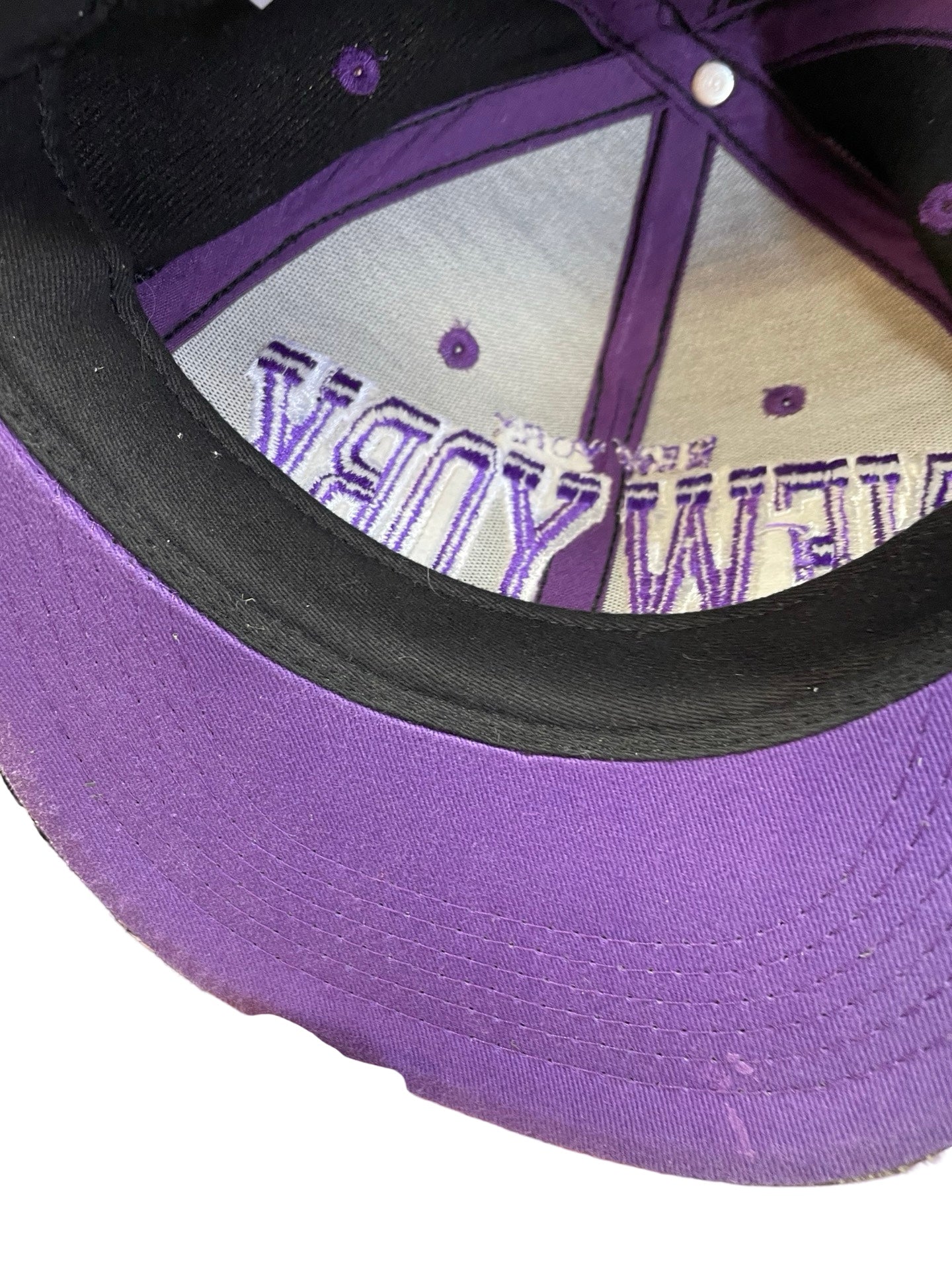 New York purple snake skin Hat/Cap - Scroll through thrift