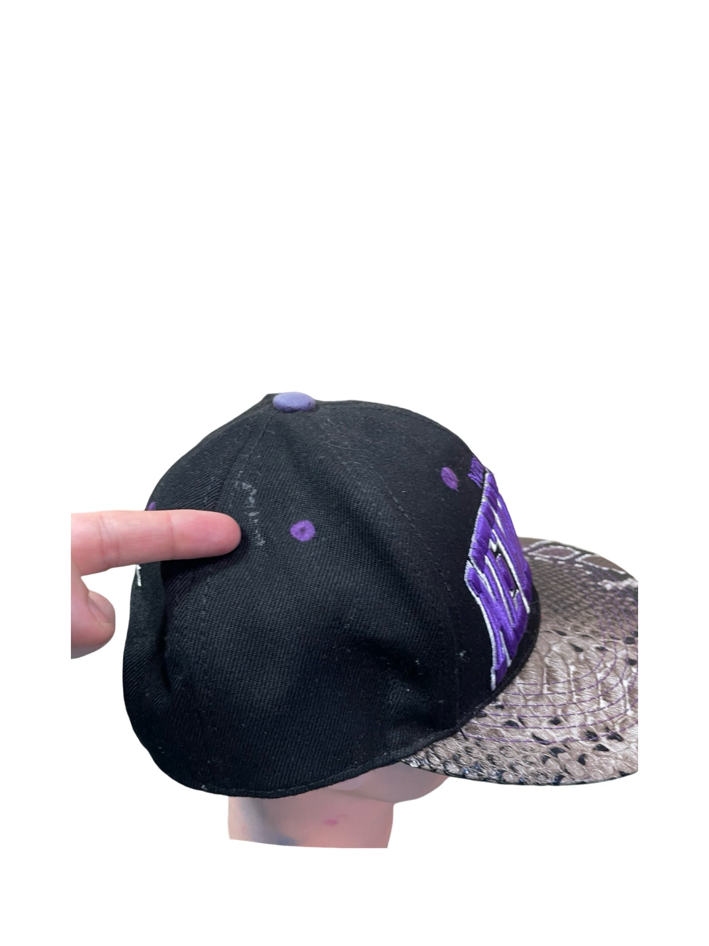 New York purple snake skin Hat/Cap - Scroll through thrift