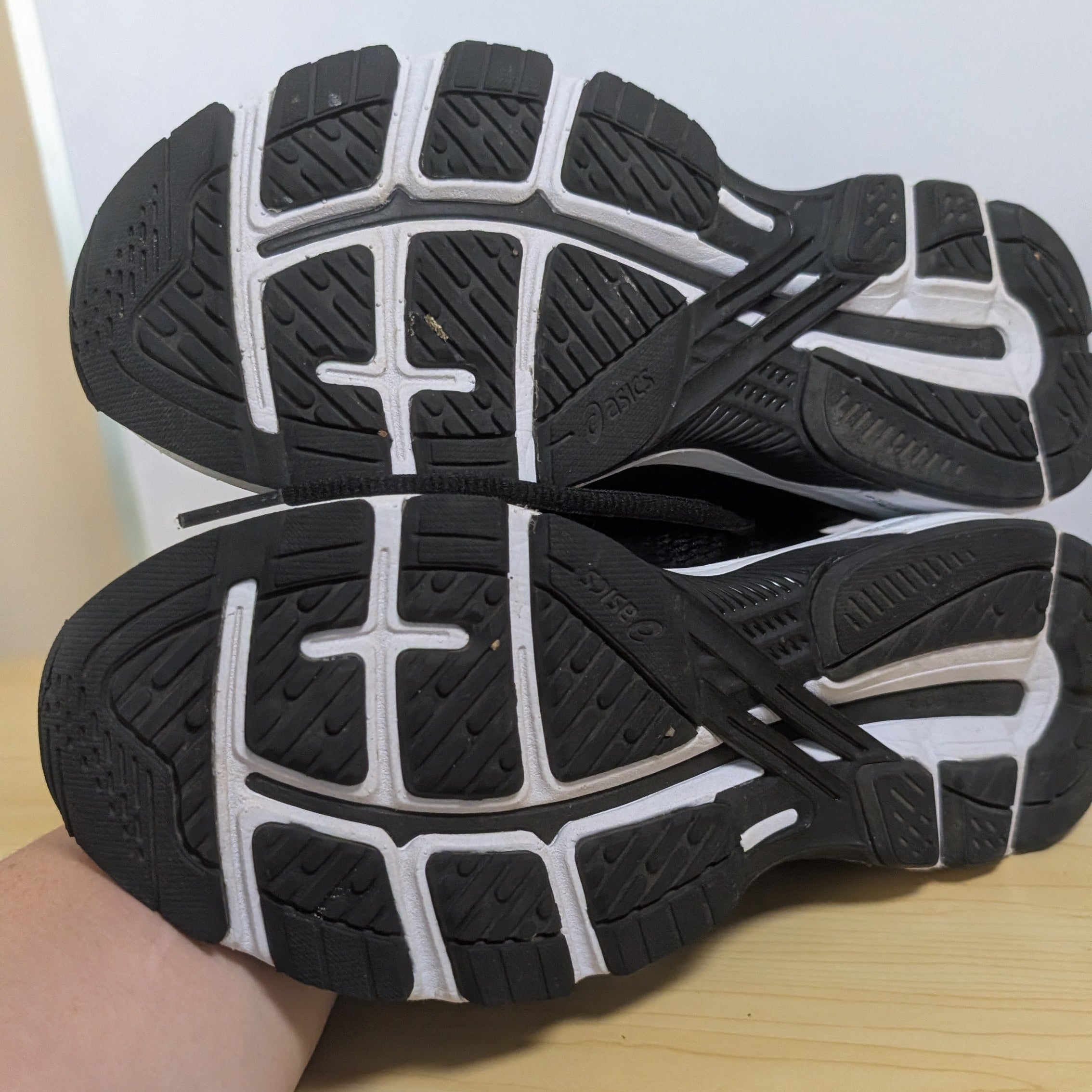 Asics Gt-20006 size us 7 - Scroll through thrift