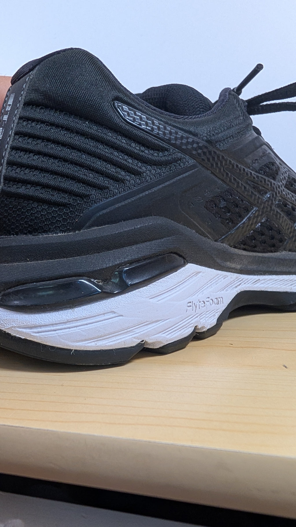 Asics Gt-20006 size us 7 - Scroll through thrift