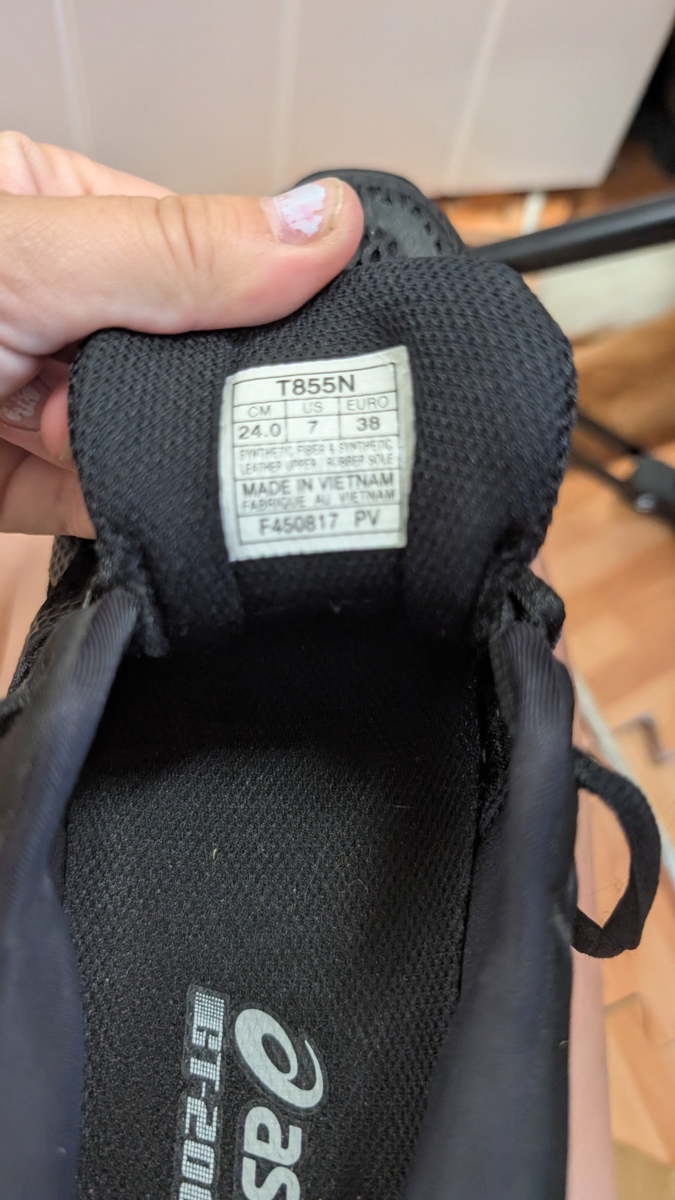 Asics Gt-20006 size us 7 - Scroll through thrift