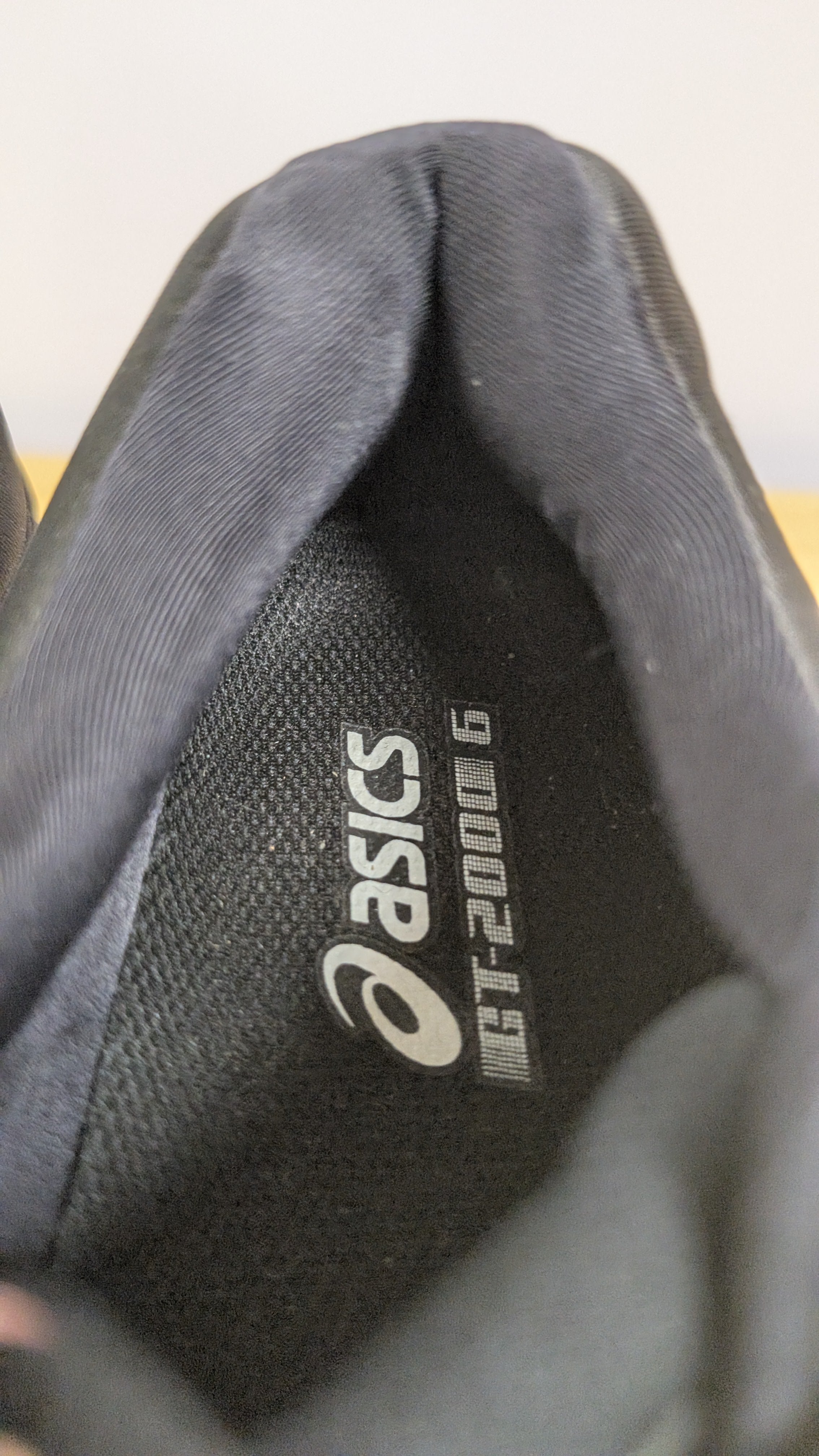 Asics Gt-20006 size us 7 - Scroll through thrift