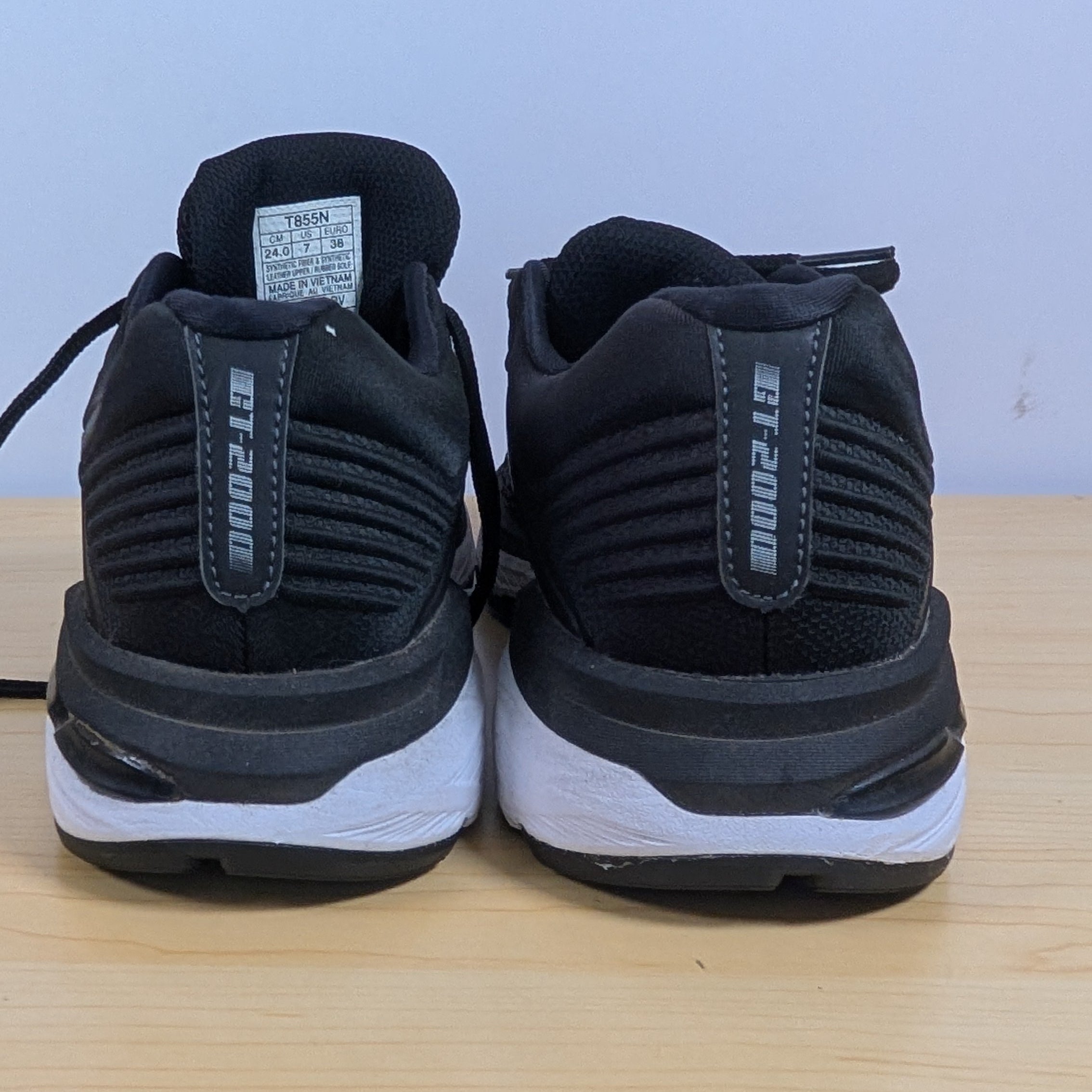 Asics Gt-20006 size us 7 - Scroll through thrift