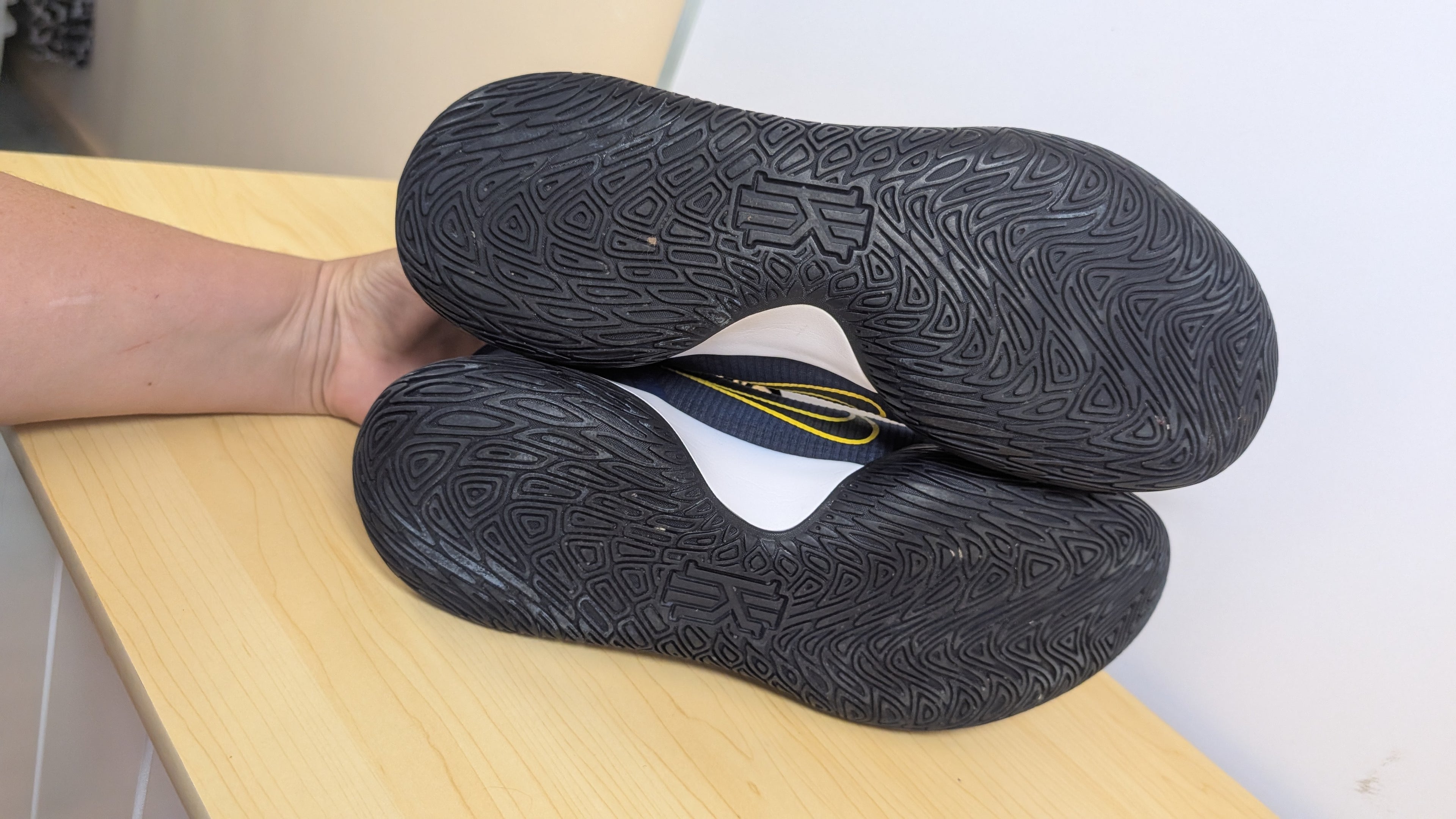 NIKE KYRIE FLYTRAP IV BASKETBALL Blue Size US 9.5 Mens