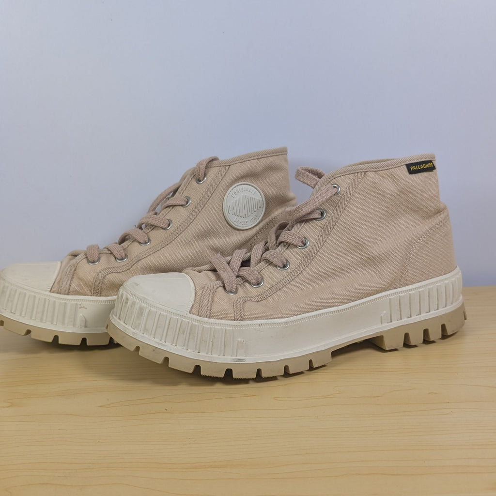 Unisex palladium shoes size woman's 9.5 mens - Scroll through thrift