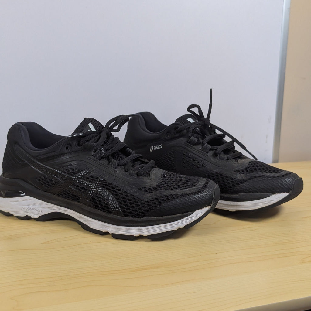 Asics Gt-20006 size us 7 - Scroll through thrift