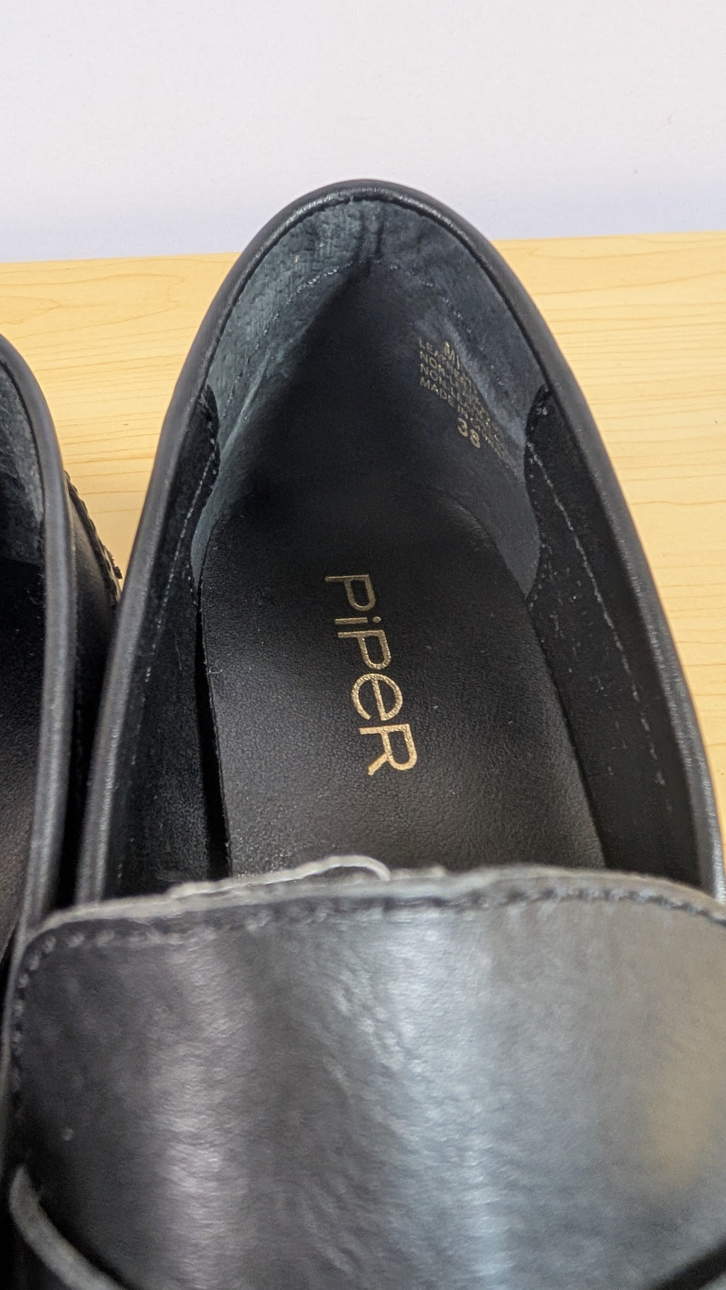Piper black woman's loafers size 38 - Scroll through thrift