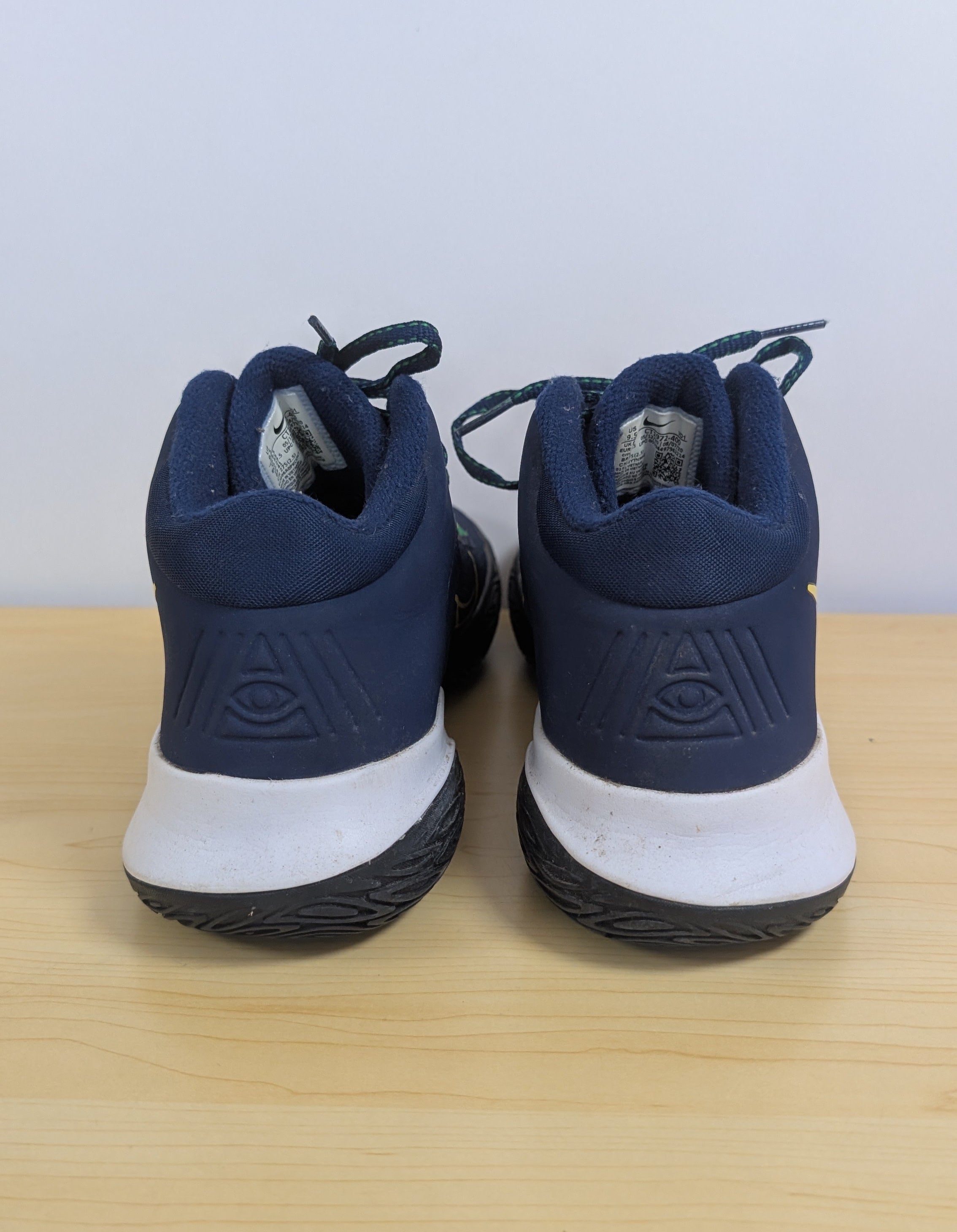 NIKE KYRIE FLYTRAP IV BASKETBALL Blue Size US 9.5 Mens