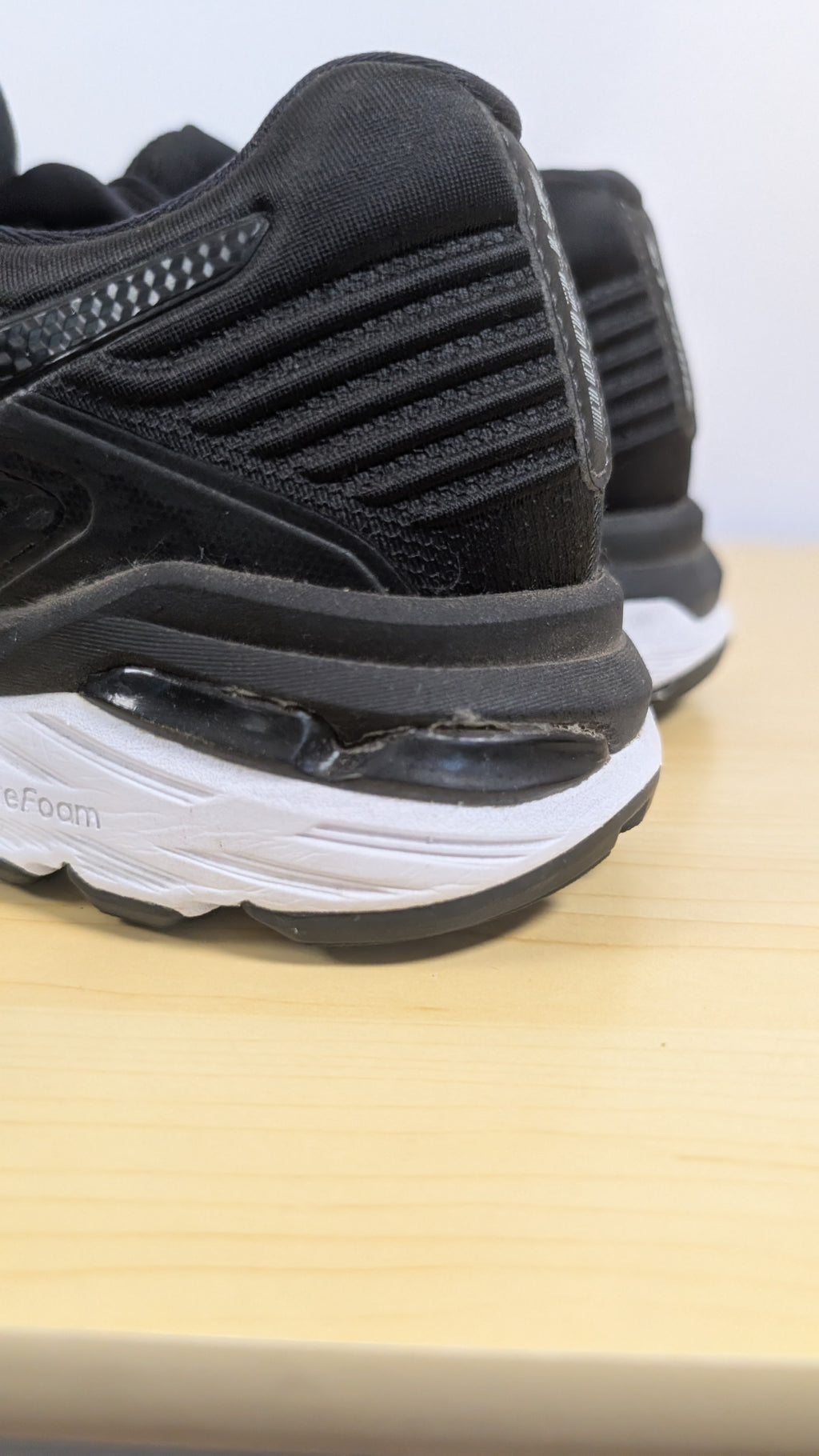 Asics Gt-20006 size us 7 - Scroll through thrift