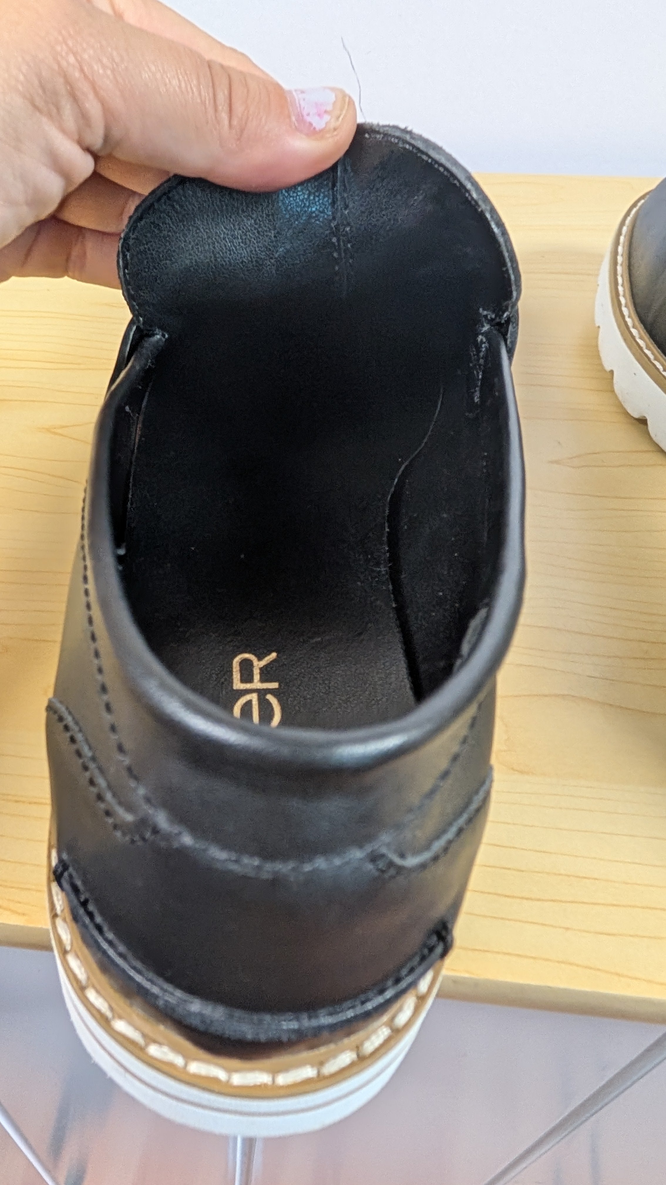 Piper black woman's loafers size 38 - Scroll through thrift