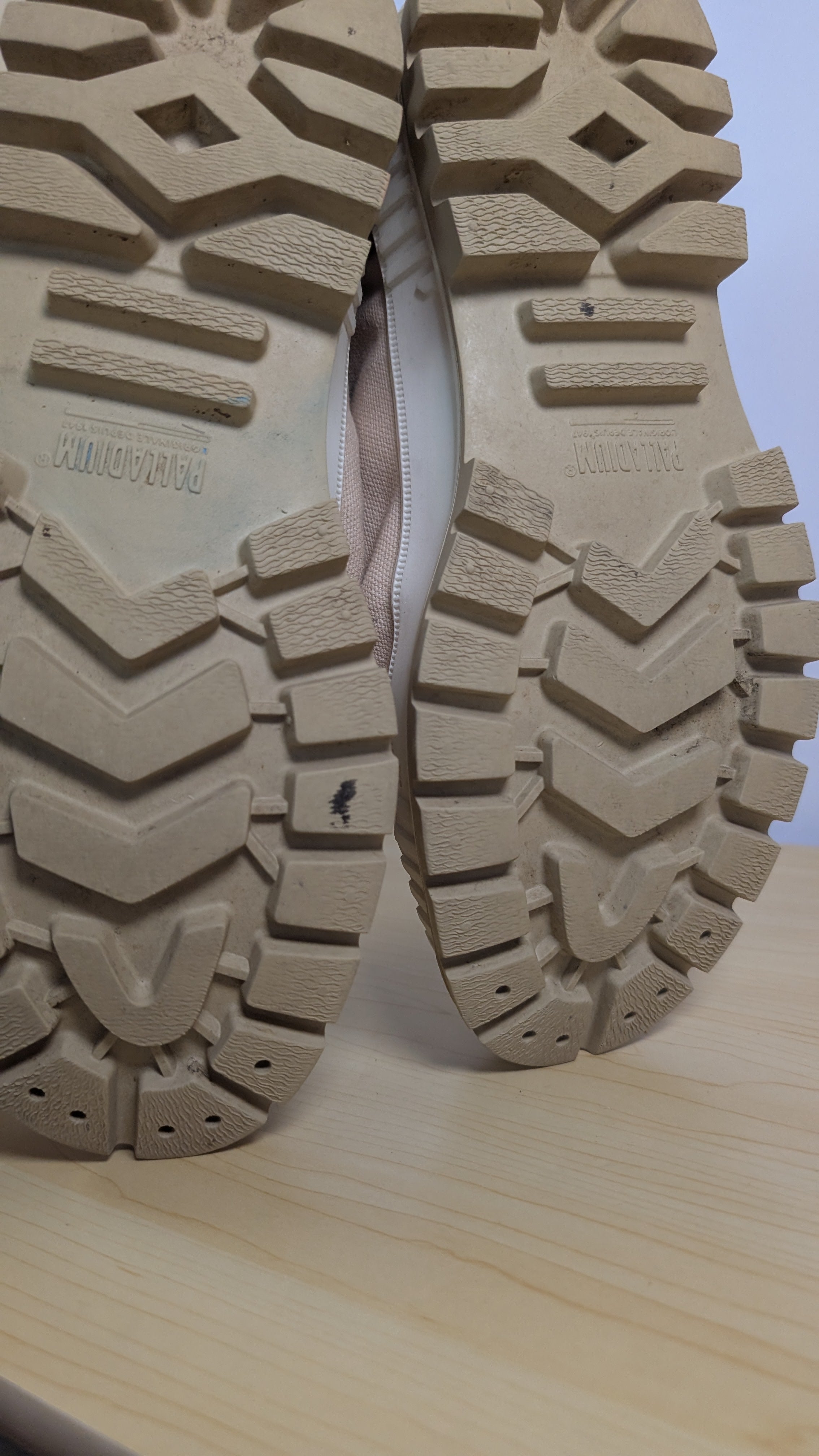 Unisex palladium shoes size woman's 9.5 mens - Scroll through thrift