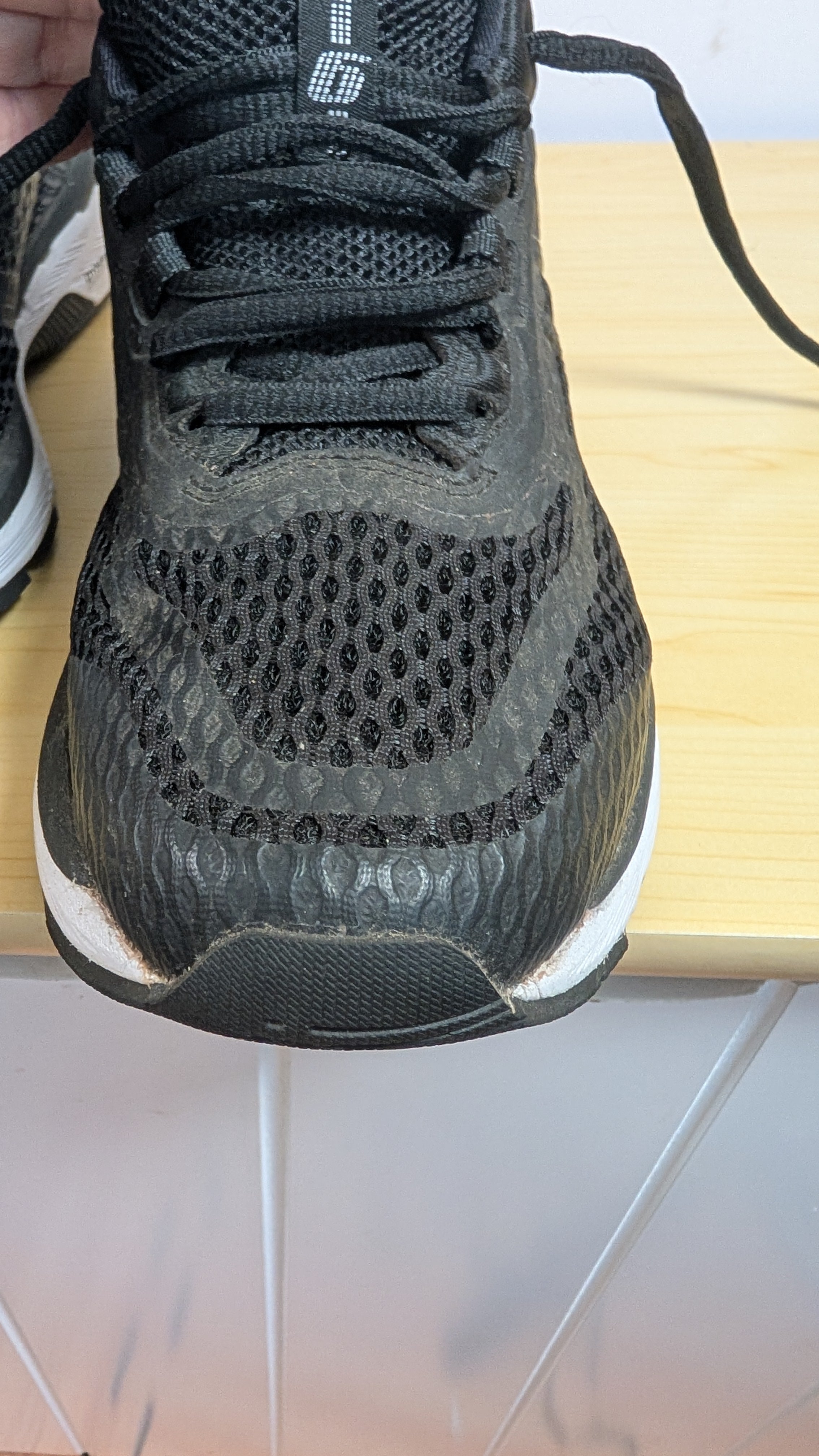 Asics Gt-20006 size us 7 - Scroll through thrift