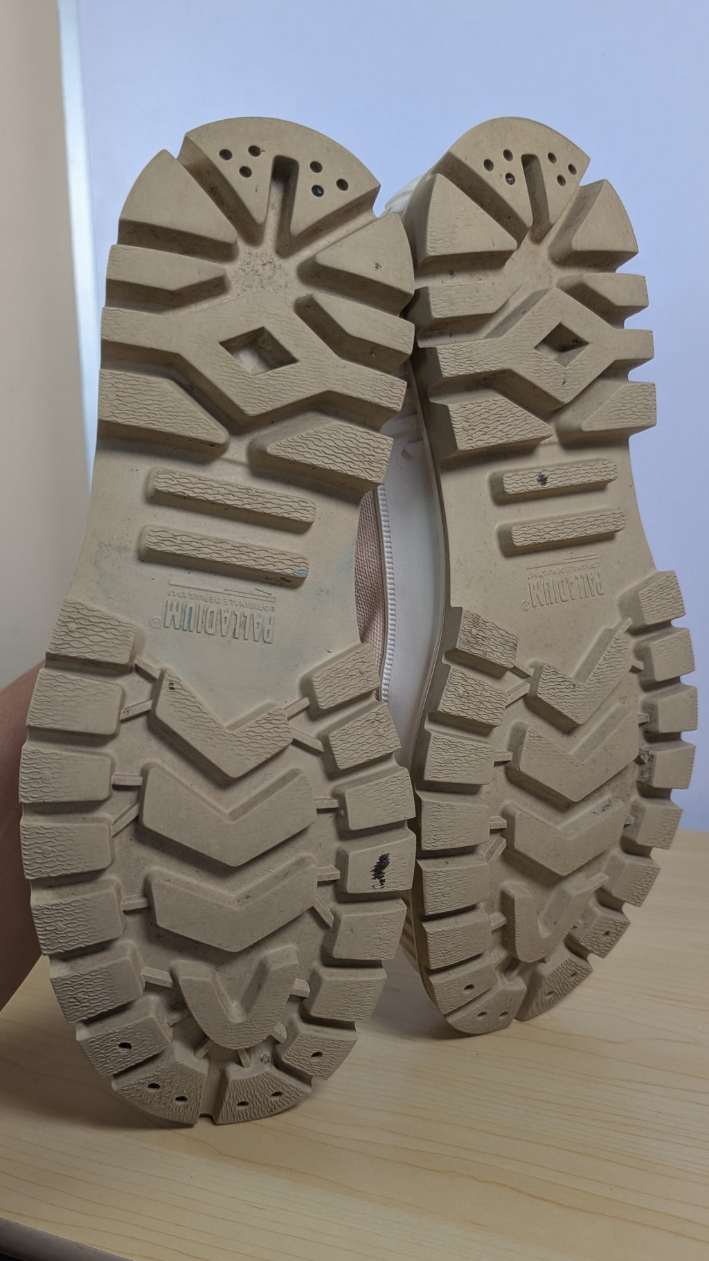 Unisex palladium shoes size woman's 9.5 mens - Scroll through thrift