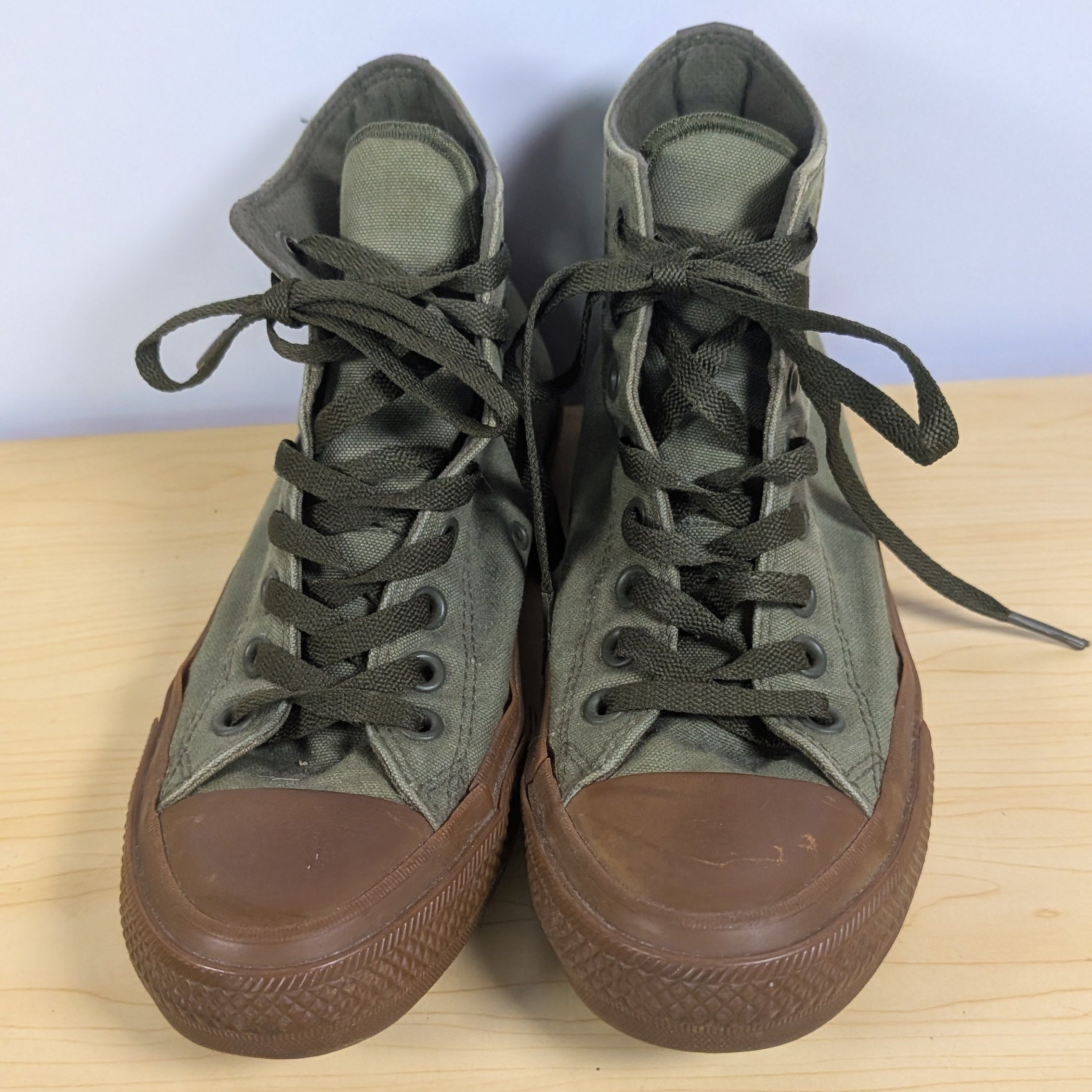 Mens chuck Taylor converse all star  shoes size 7 - Scroll through thrift