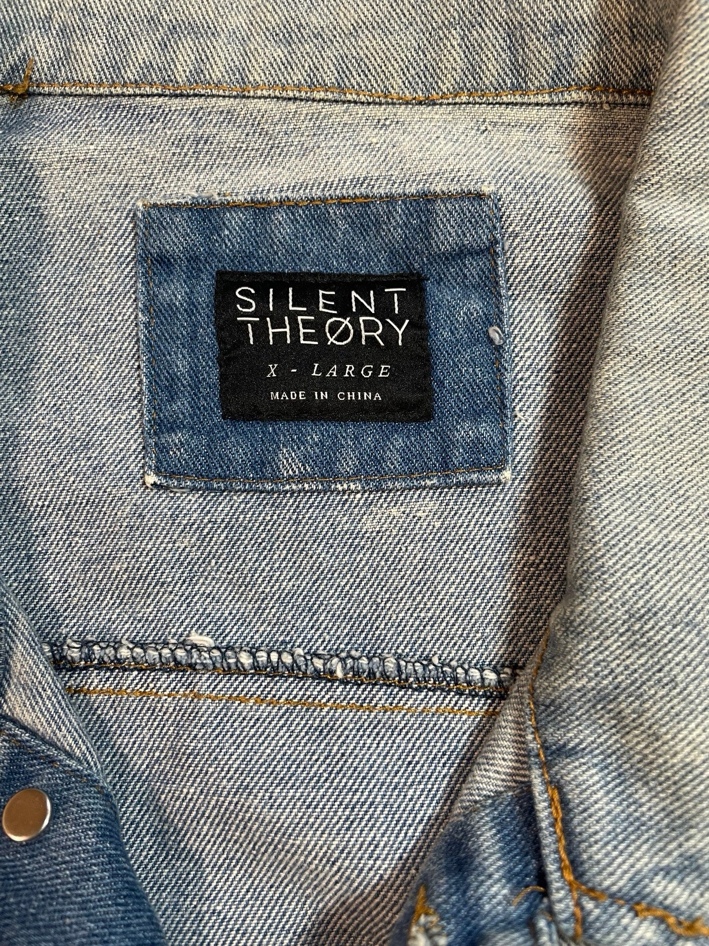 Silent theory denim jacket Men's size X large - Scroll through thrift