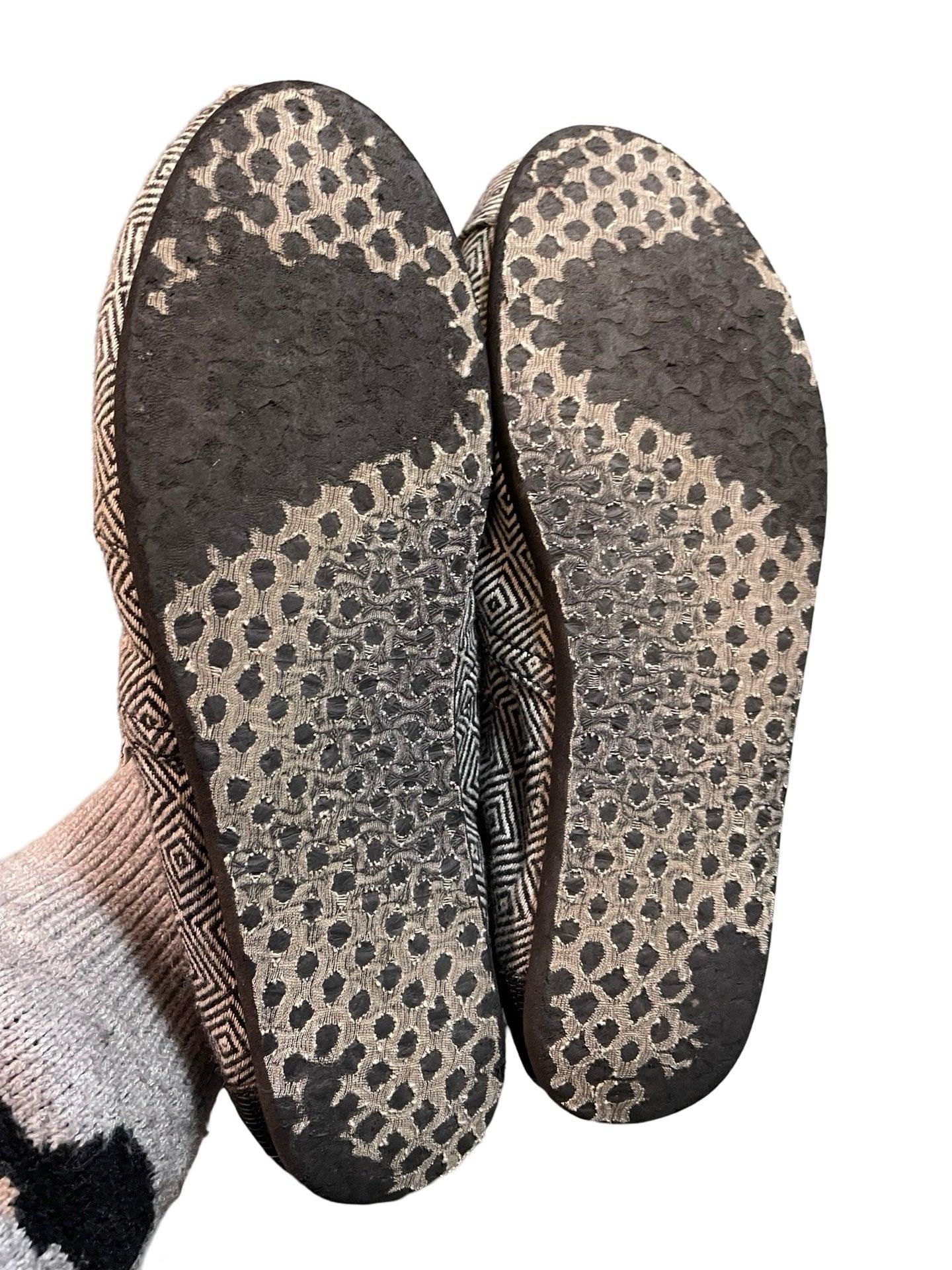 Toms shoes womans size 9 slip on - Scroll through thrift