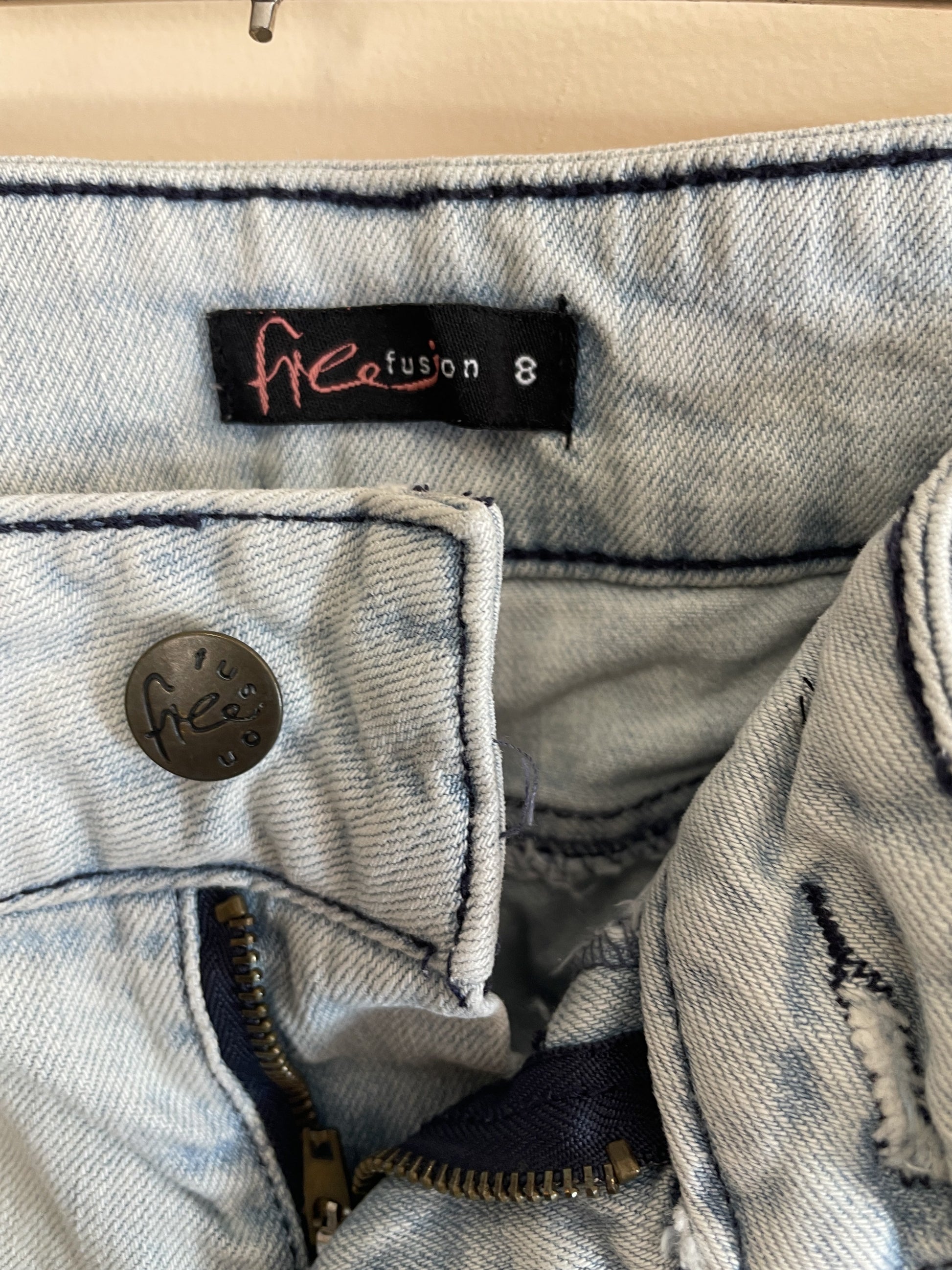 womans free fusion jeans size 8 - Scroll through thrift