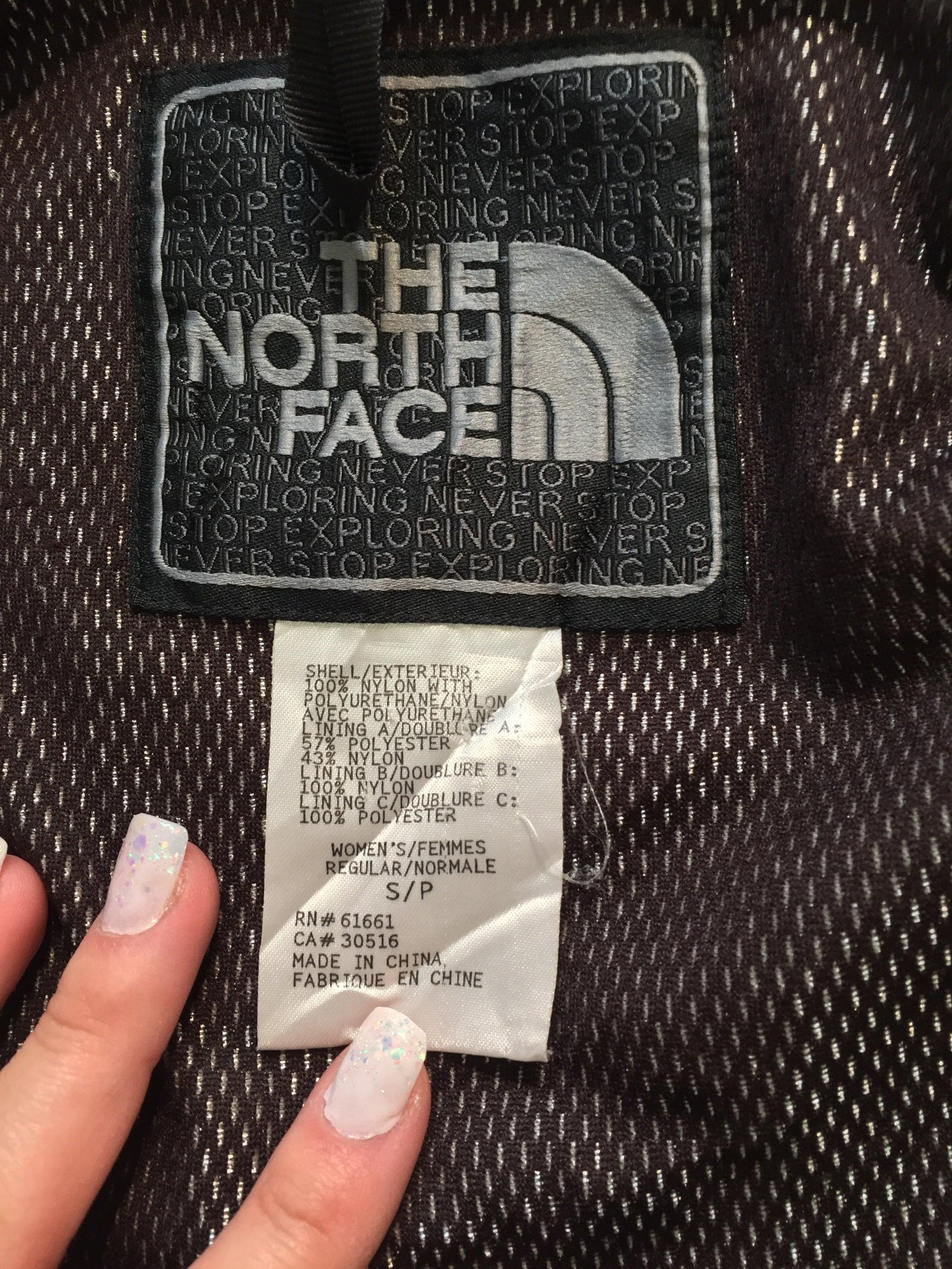 Women's The North Face red and black retro jacket size small - Scroll through thrift