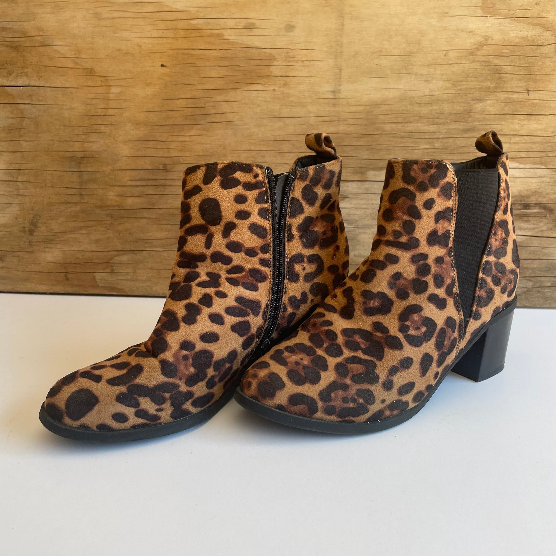 Womens Riversoft leopard print boots size 38 - Scroll through thrift